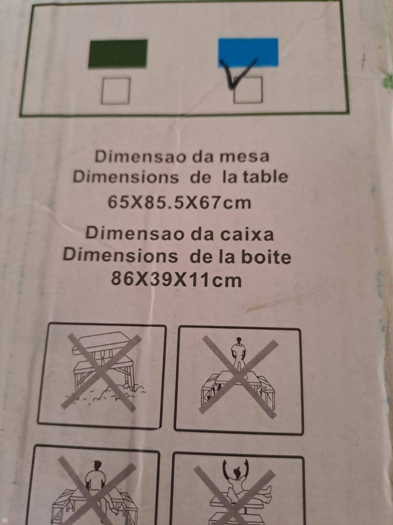 FOLDABLE PICNIC TABLE WITH STOOL