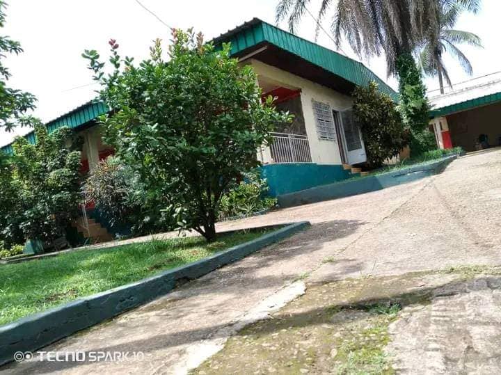 Yaoundé omnisports vaste villa individuelle à louer