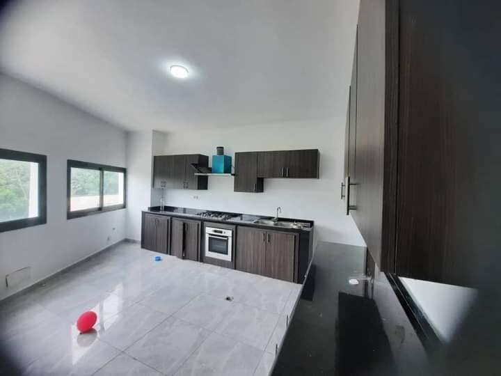 A louer un bel appartement 5 pièces aux 2 plateaux aghien