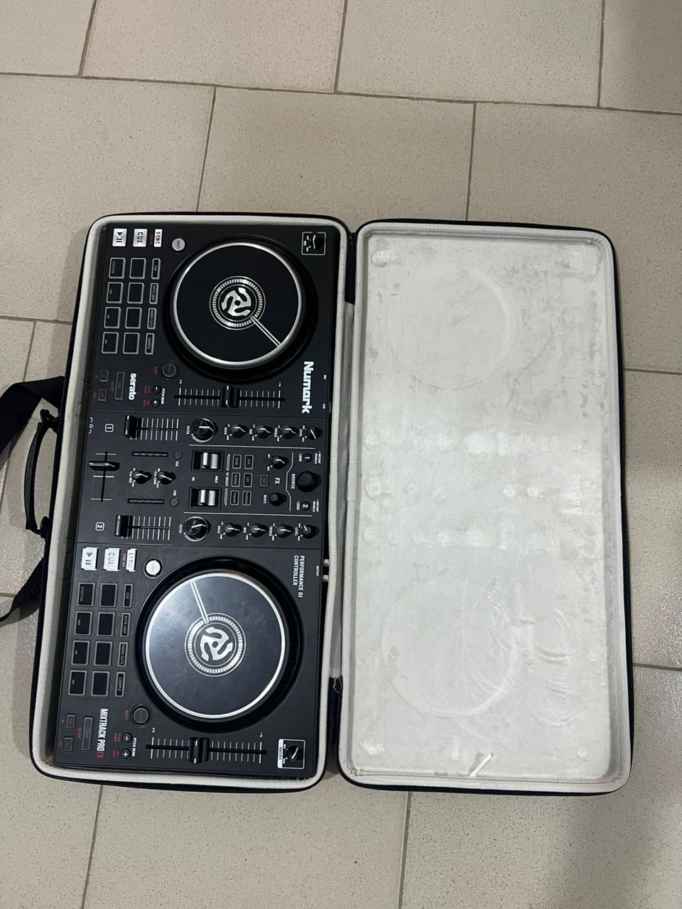 CONTROLLER (PLATINE) NUMARK MIXTRACK PROFX