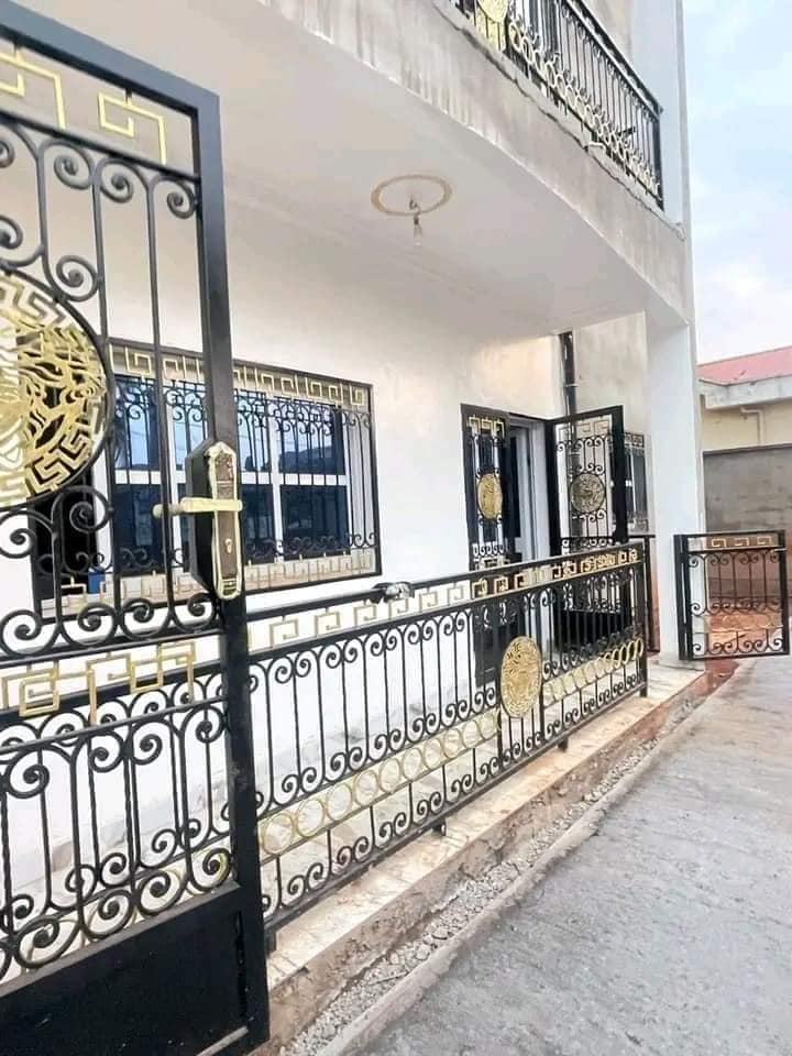 Appartement neuf avec caméra clim gardien parking forage à Ngousso Moto 150F