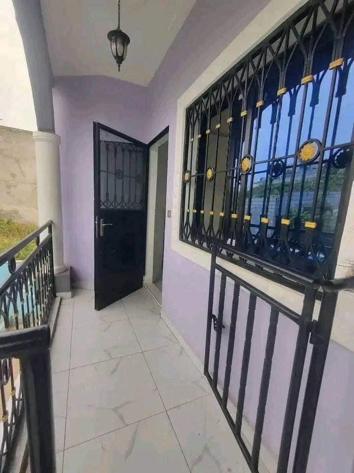 Studio avec Gardien parking forage à Tsinga village