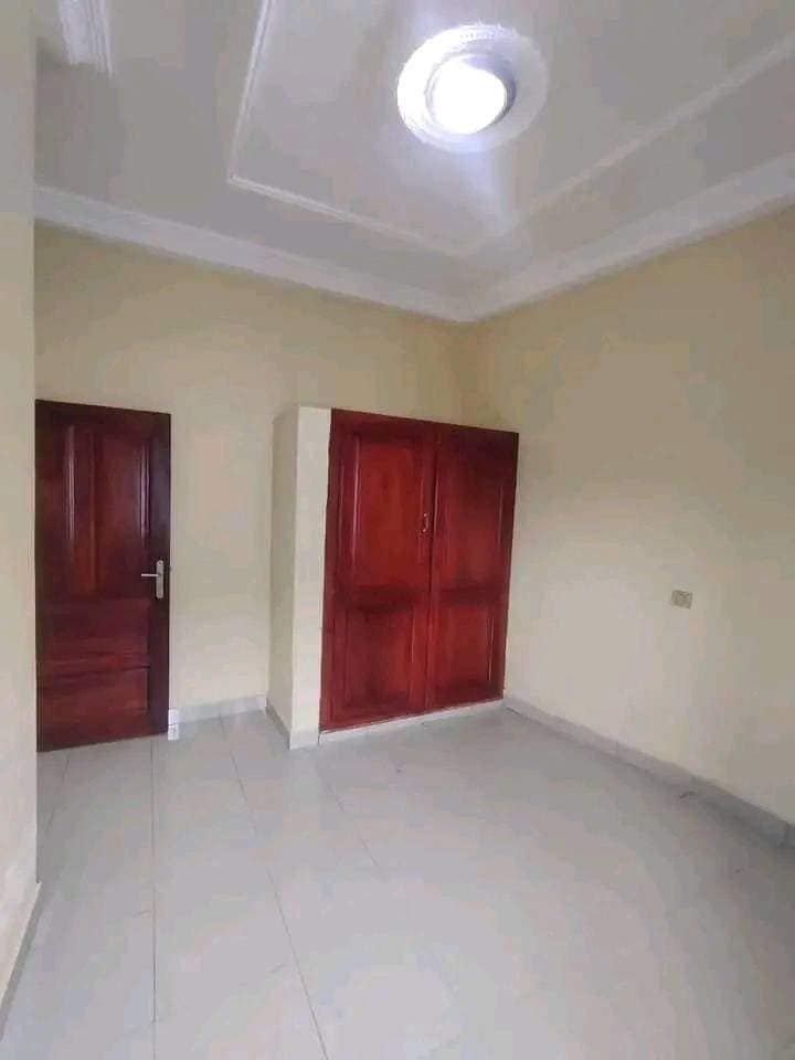 Studio avec Gardien parking forage à Tsinga village