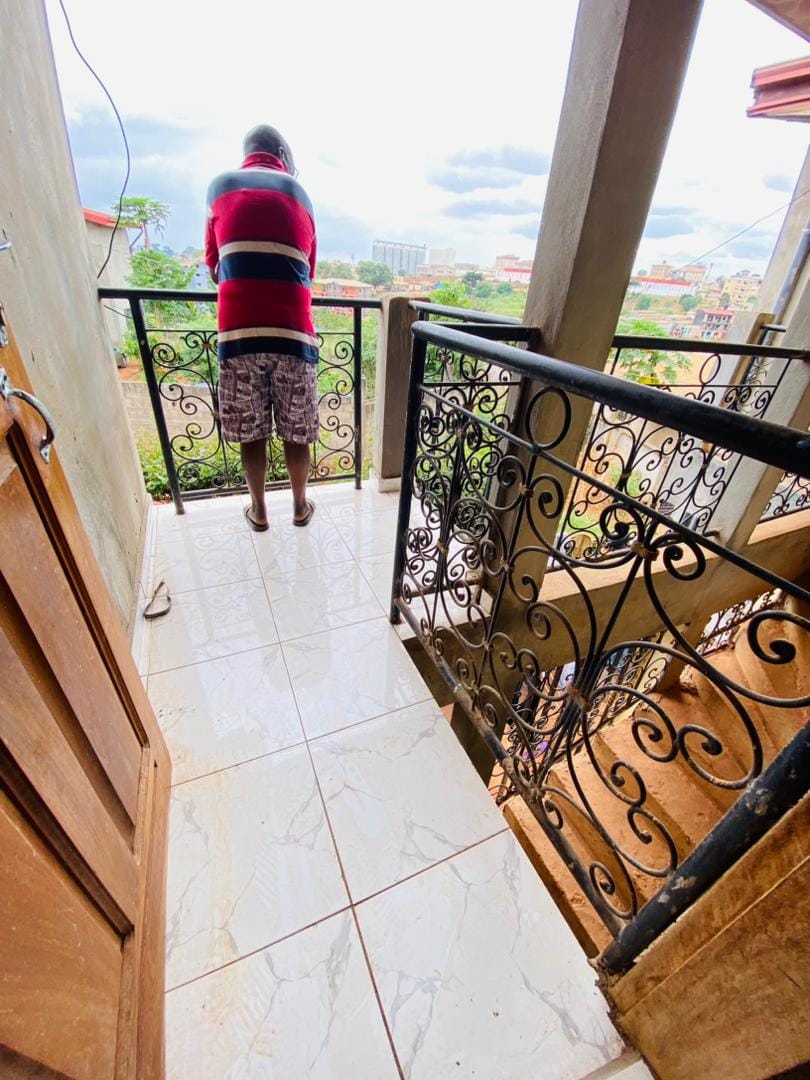 Appartement avec prépayé parking forage à Olembe