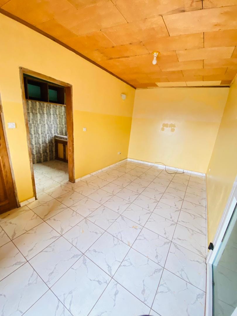 Appartement avec prépayé parking forage à Olembe