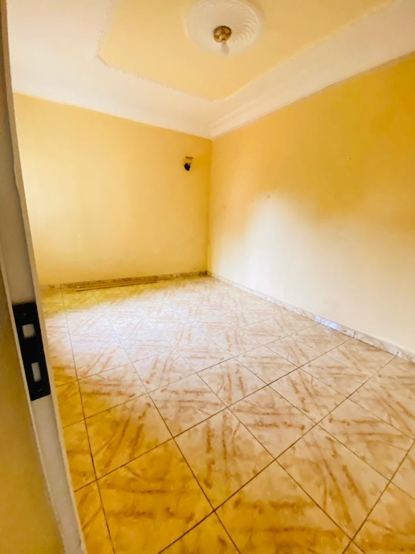 Studio propre avec forage à Olembe Moto 150f