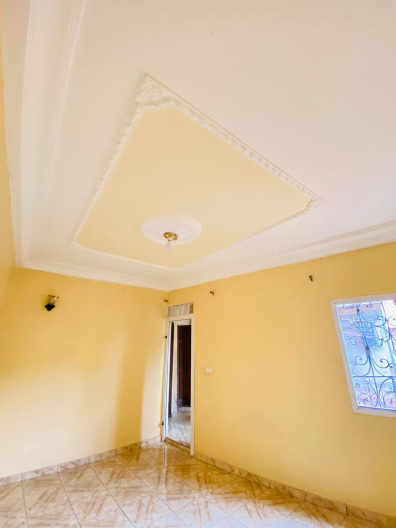 Studio propre avec forage à Olembe Moto 150f