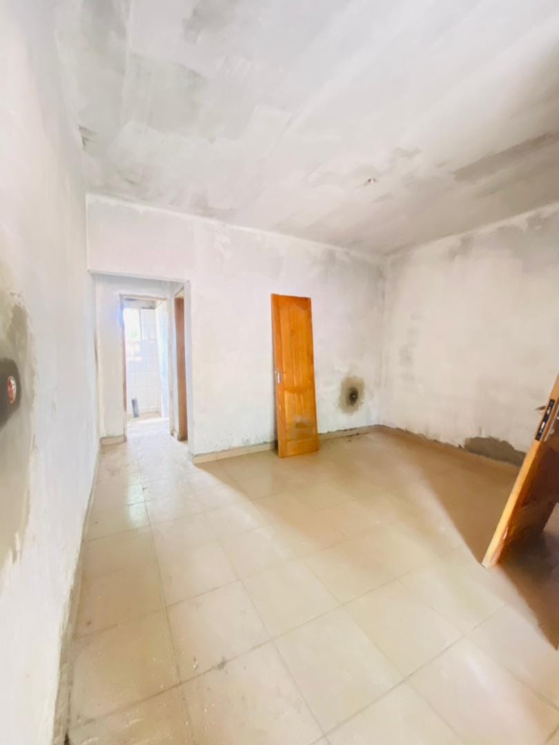 Studio neuf à Etoudi Moto 100F