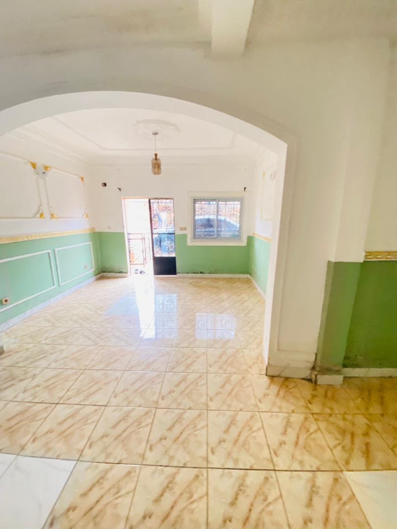 Vaste Appartement avec eau chaude gardien prépayé parking forage à Nkozoa