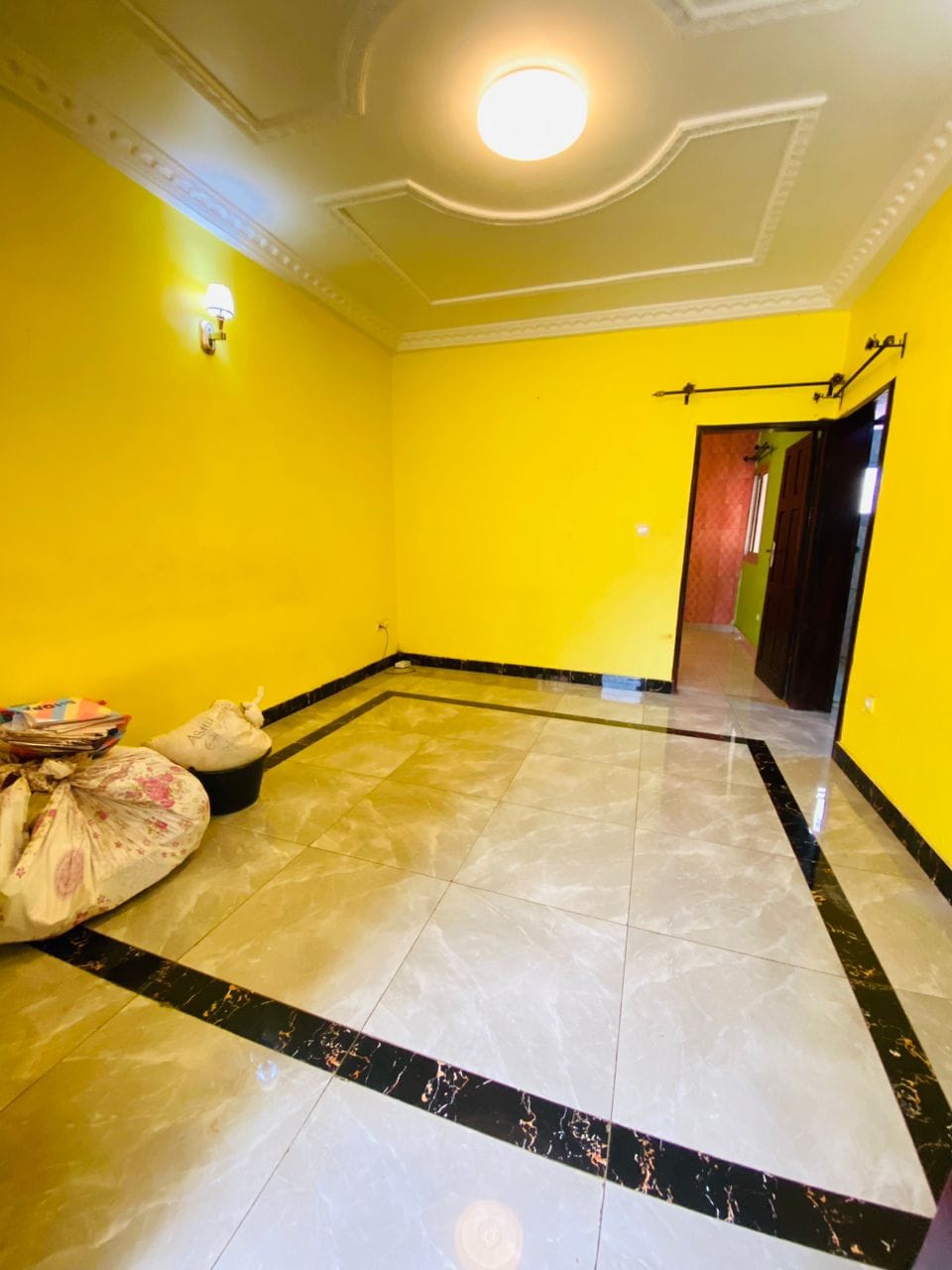 Sudio avec parking forage à Emana .Moto 200f entrée et 100f sortie