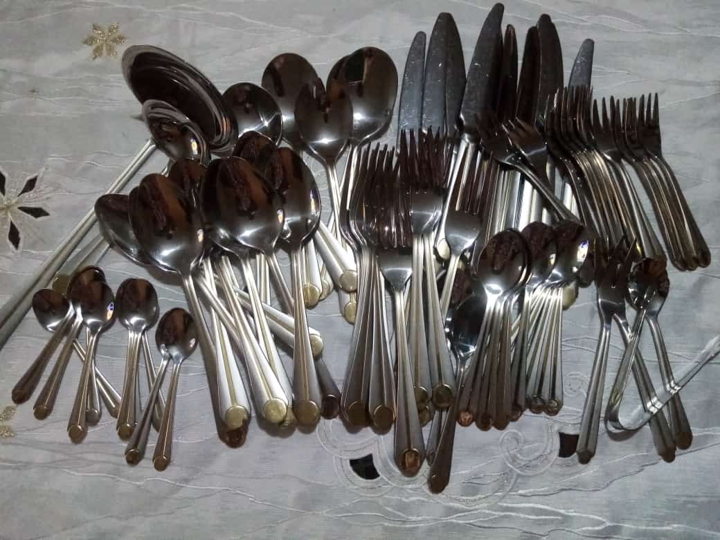 Service VARAGUEN de 79 pièces Service VARAGUEN de 79 pièces