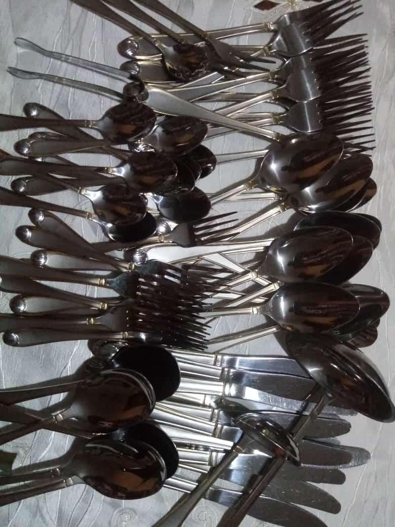 Service STAINLESS STEEL de 70 pièces Service STAINLESS STEEL de 70 pièces