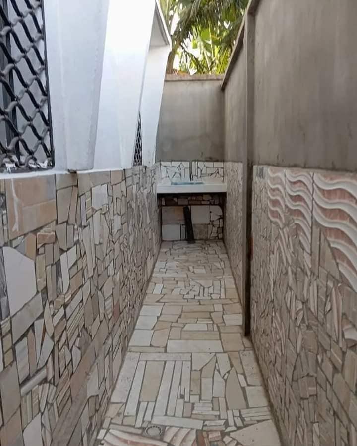 Appartement propre avec eau chaude parking à Santa Barbara.