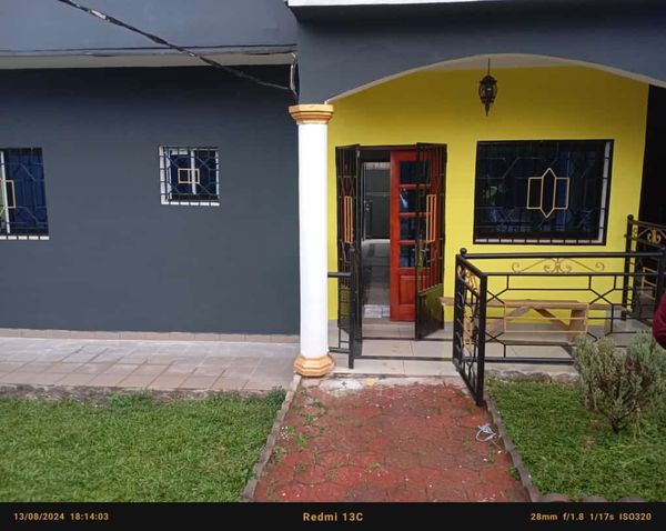 Appartement avec gardien parking forage à Odza Nkolnda