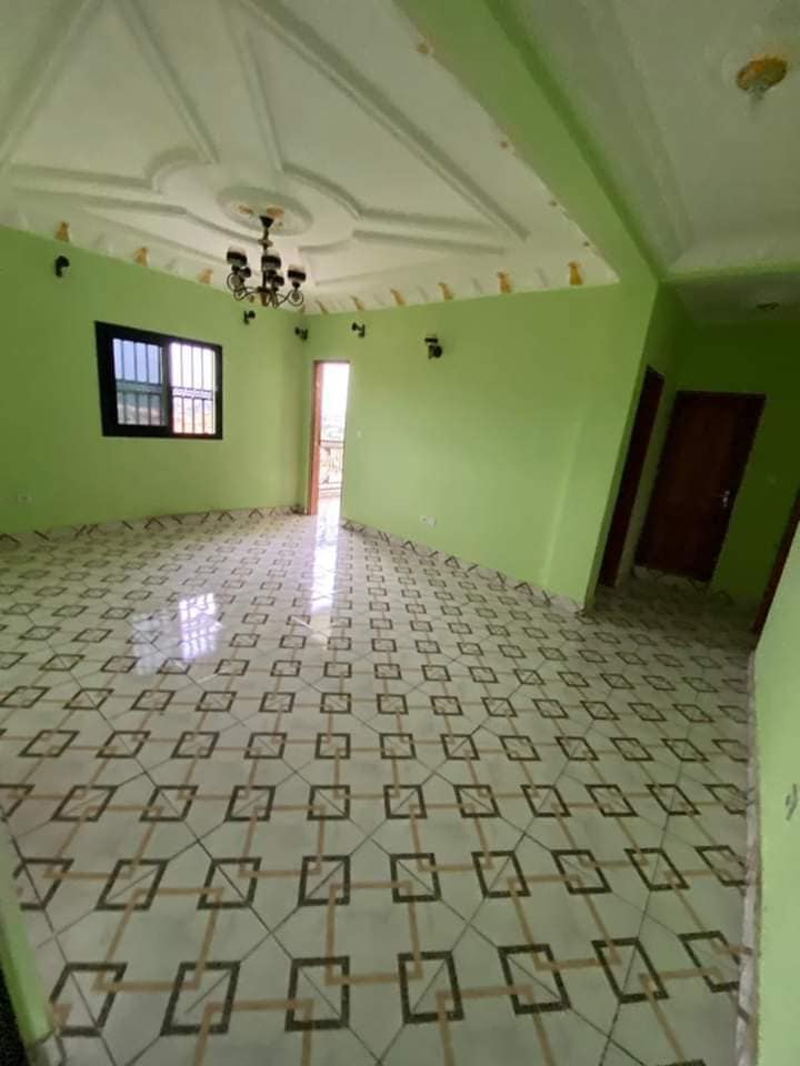 Appartement et studio neufs avec gardien forage parking à Simbock mbalgon moto 150F