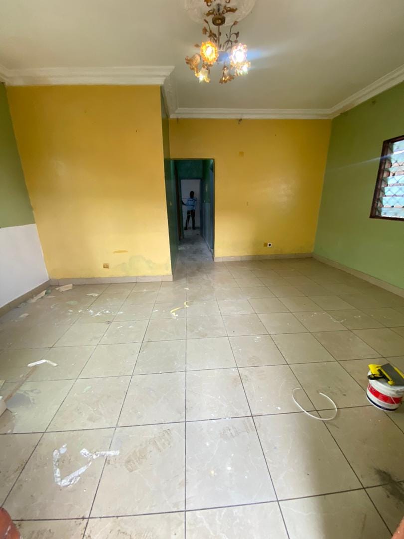 Appartement à louer à Odza..