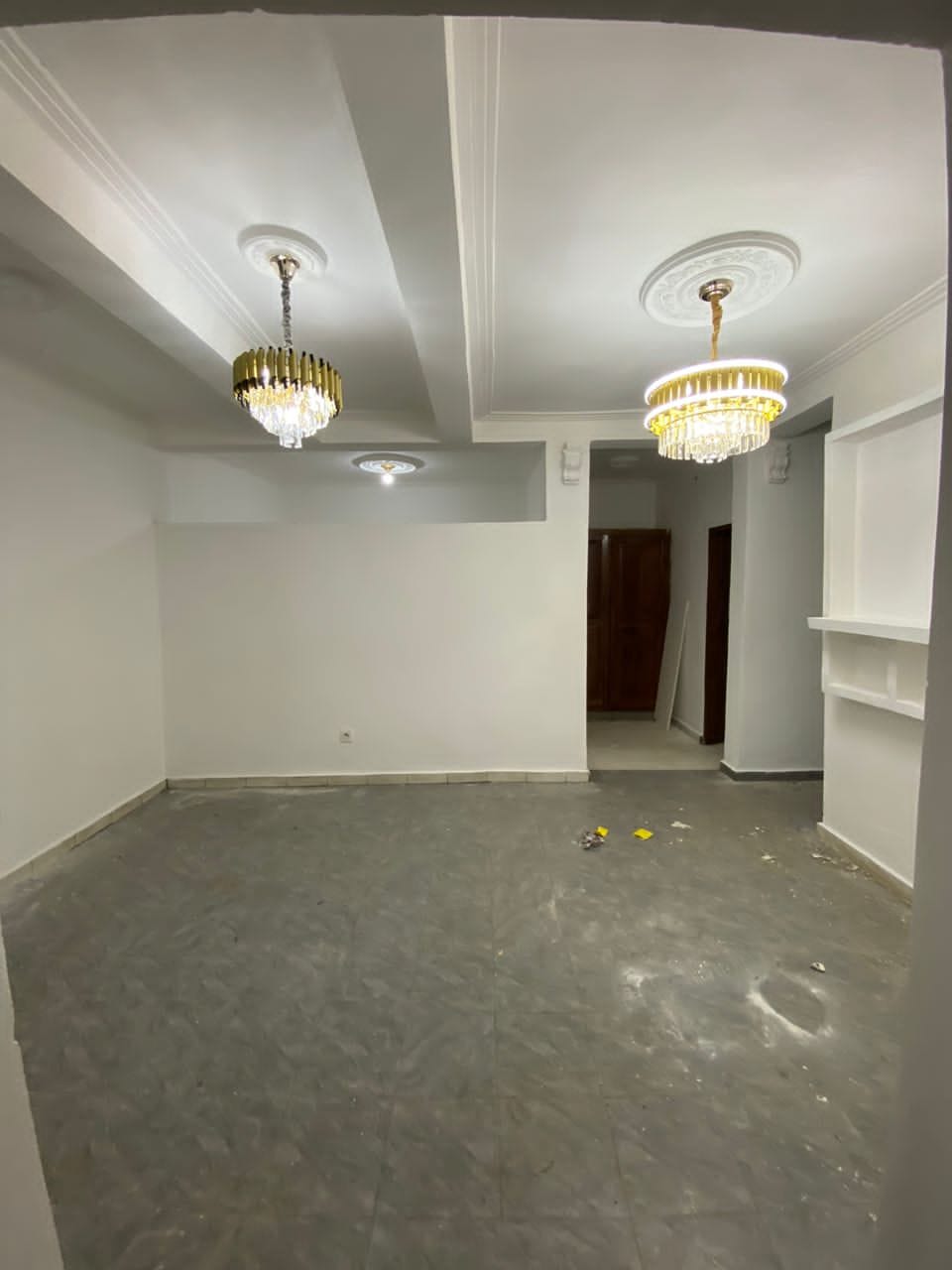 Bel Appartement avec gardien parking forage à Odza petit marché. Moto