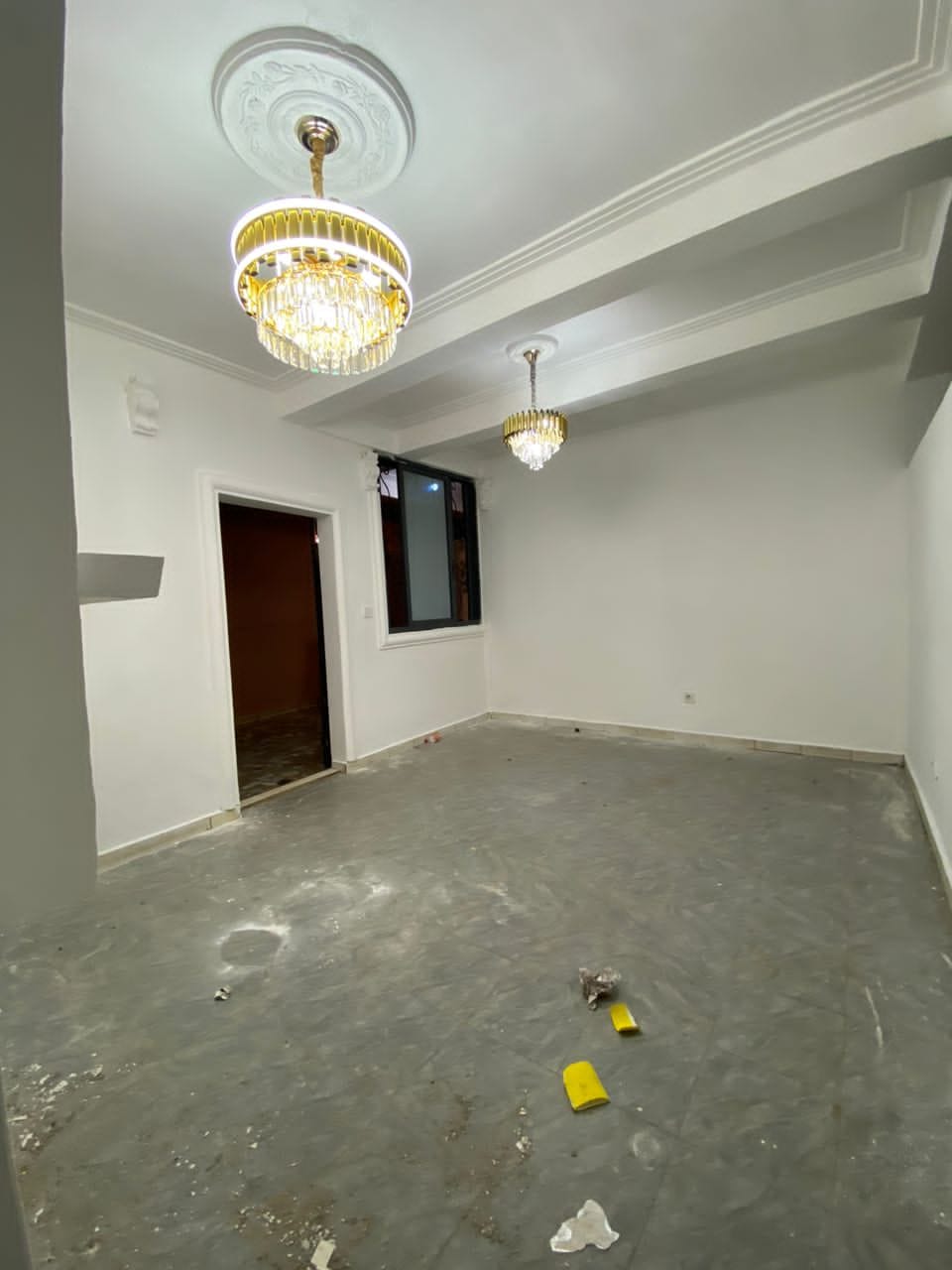 Bel Appartement avec gardien parking forage à Odza petit marché. Moto