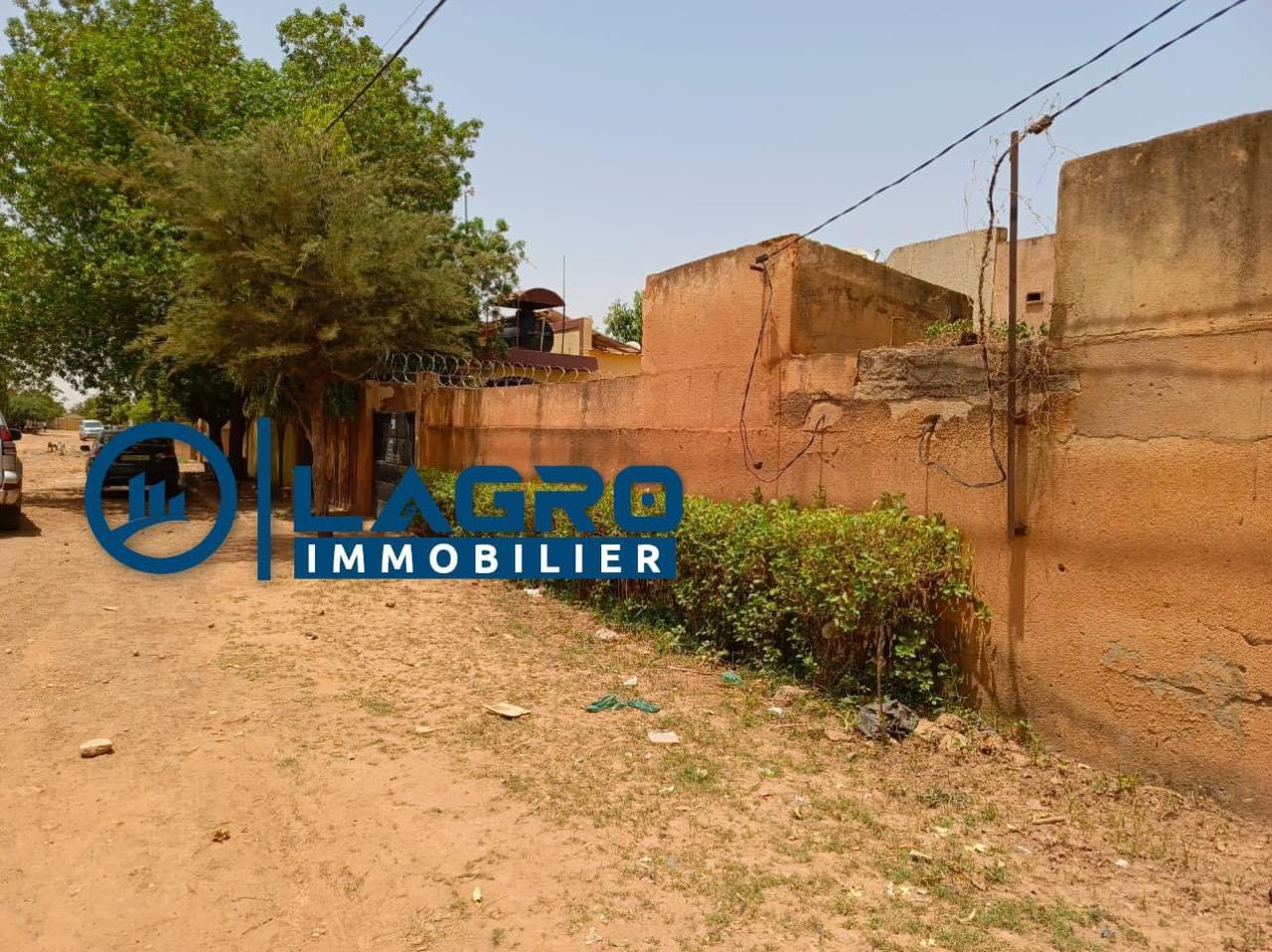 VILLA F3 SUR 240M2 EN VENTE DANS LA CITÉ CEGECI DE SOMGANDÉ