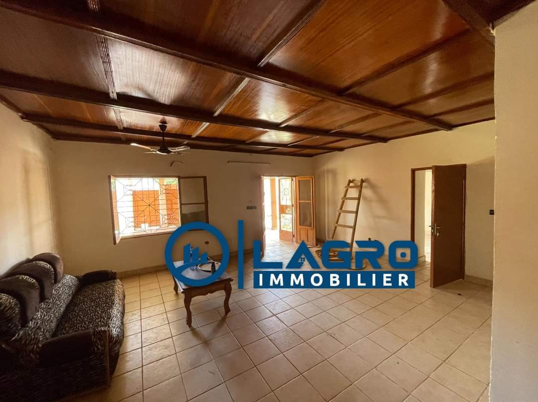 VILLA F4 PAN SUR 346M² PAN COUPÉ EN BORDURE DE GOUDRON EN VENTE À OUAGADOUGOU QUARTIER KATR- YAAR VILLA F4 PAN SUR 346M² PAN COUPÉ EN BORDURE DE GOUDRON EN VENTE À OUAGADOUGOU QUARTIER KATR- YAAR