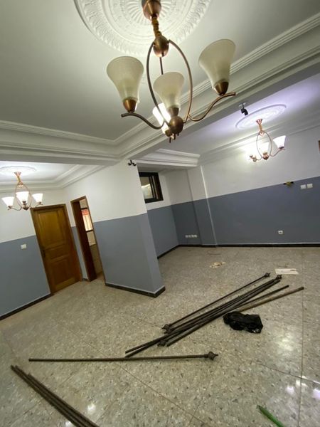 Appartement haut standing avec gardien parking forage à Damas