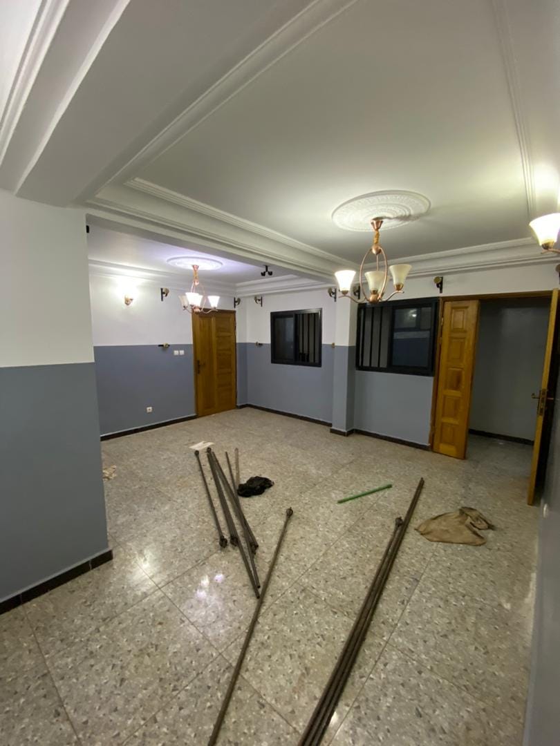 Appartement haut standing avec gardien parking forage à Damas