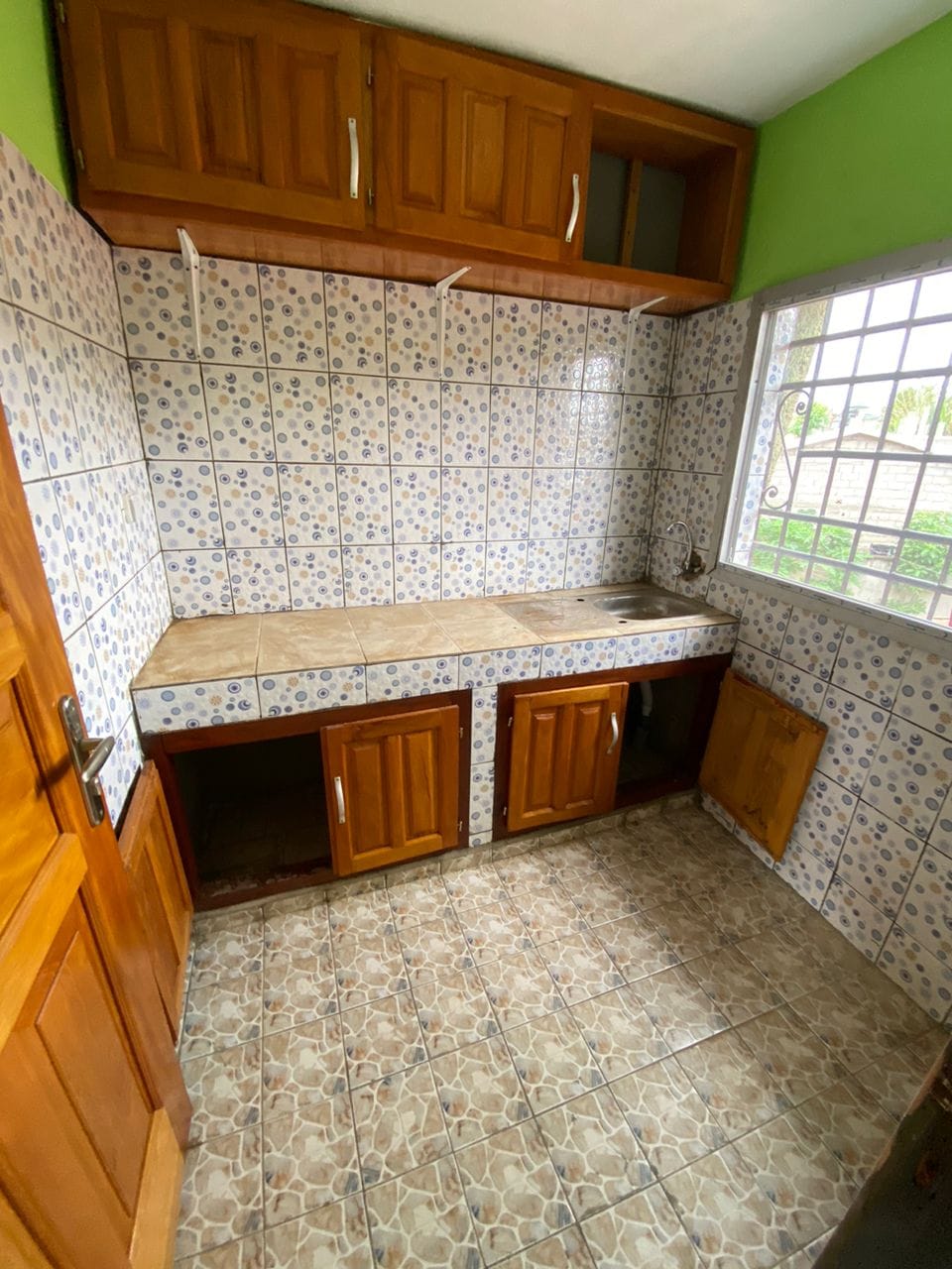 Vaste chambre avec forage parking à Damas Hadassah