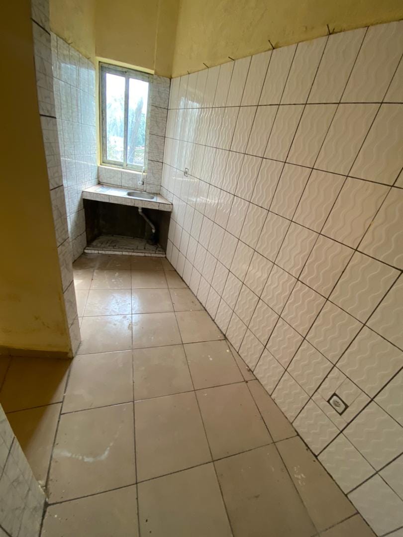 Appartement avec parking à Obobogo.