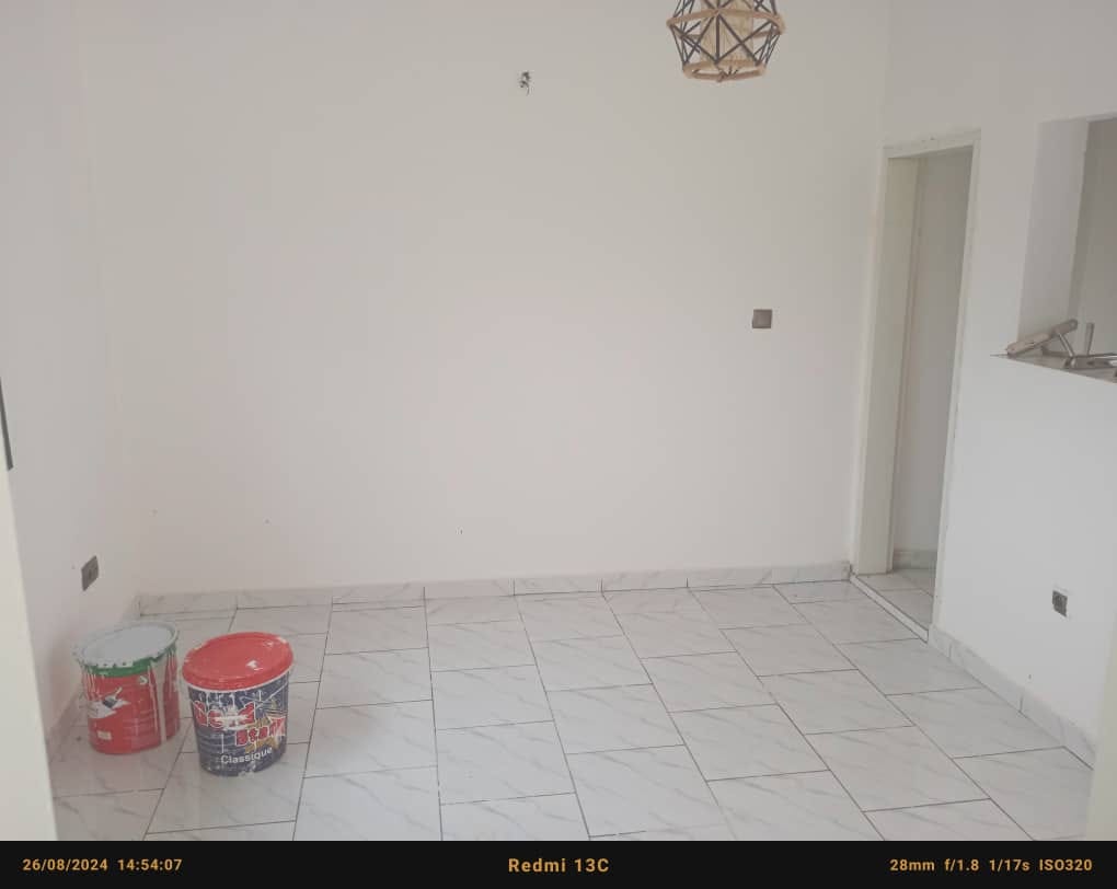 studio neuf à Odza Happy.