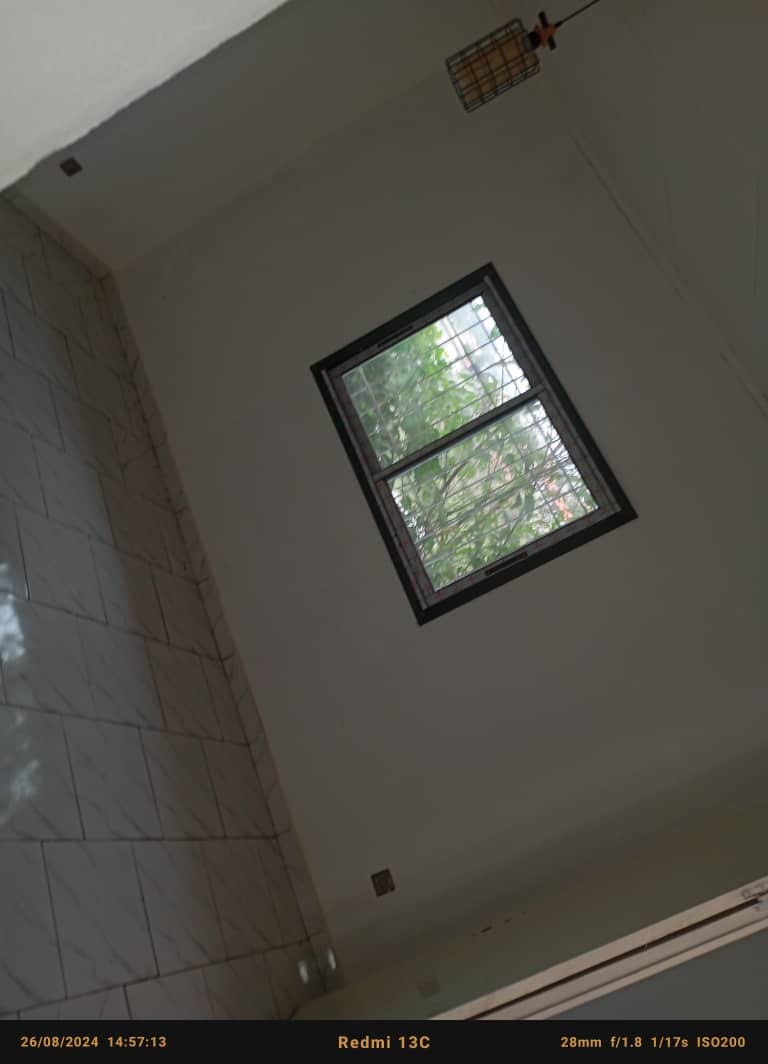 studio neuf à Odza Happy. Moto