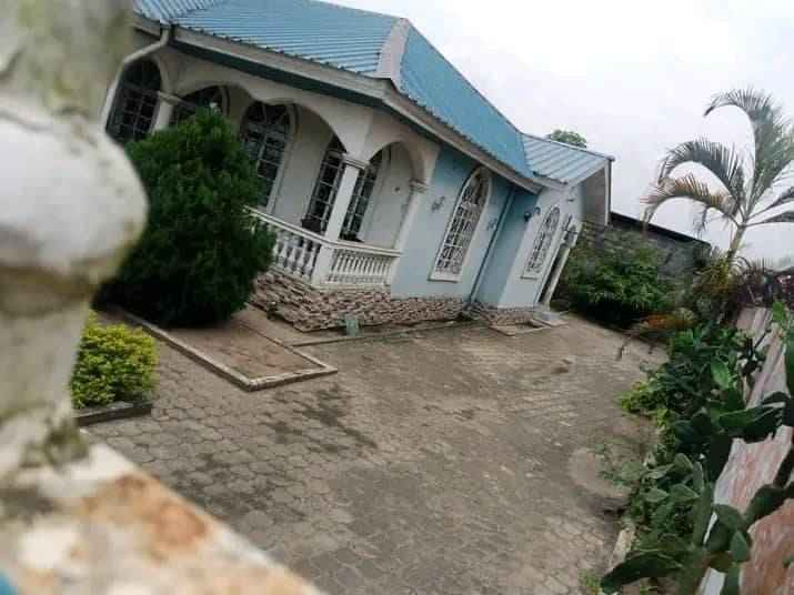 PARCELLE AVEC MAISON PARCELLE AVEC MAISON