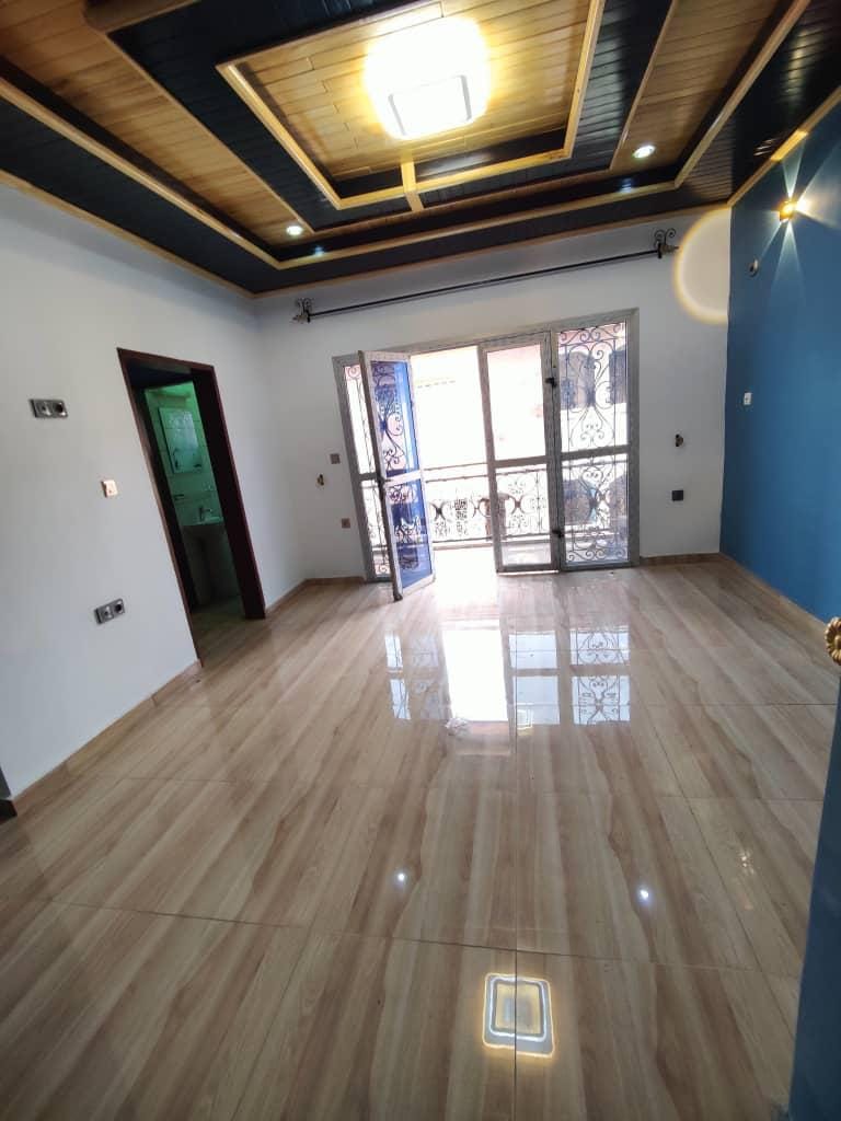 Studio neuf avec eau chaude parking forage à Santa Barbara. Moto 150f