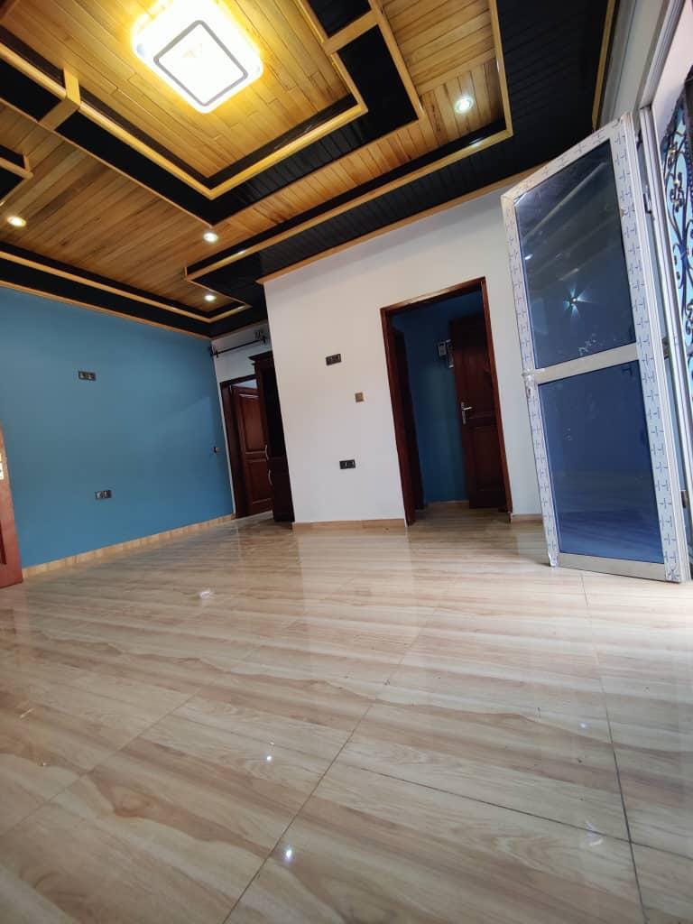 Studio neuf avec eau chaude parking forage à Santa Barbara. Moto 150f