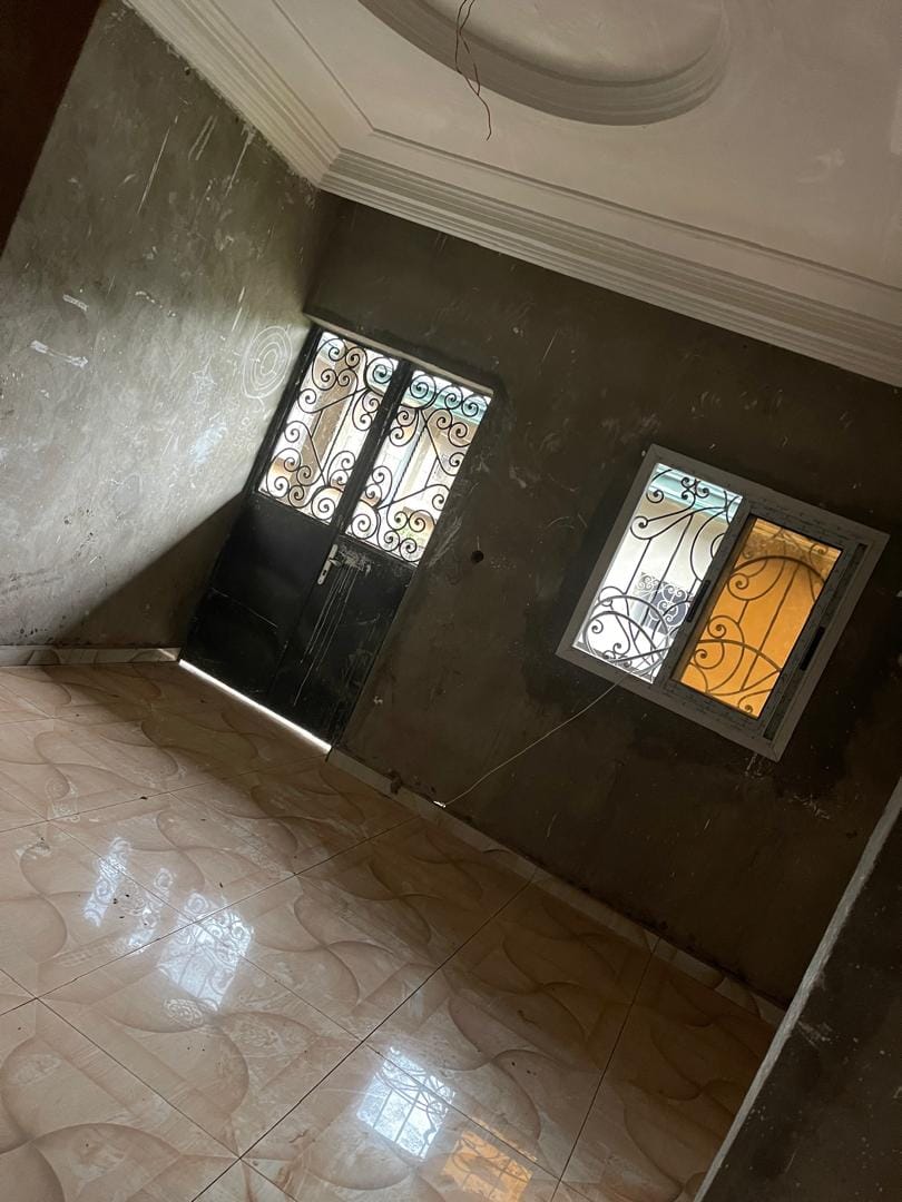 vaste appartement à louer à Leboudi.