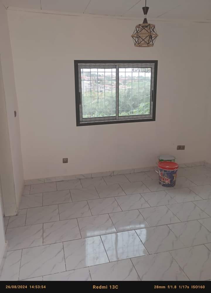 studio à louer à Odza Happy.