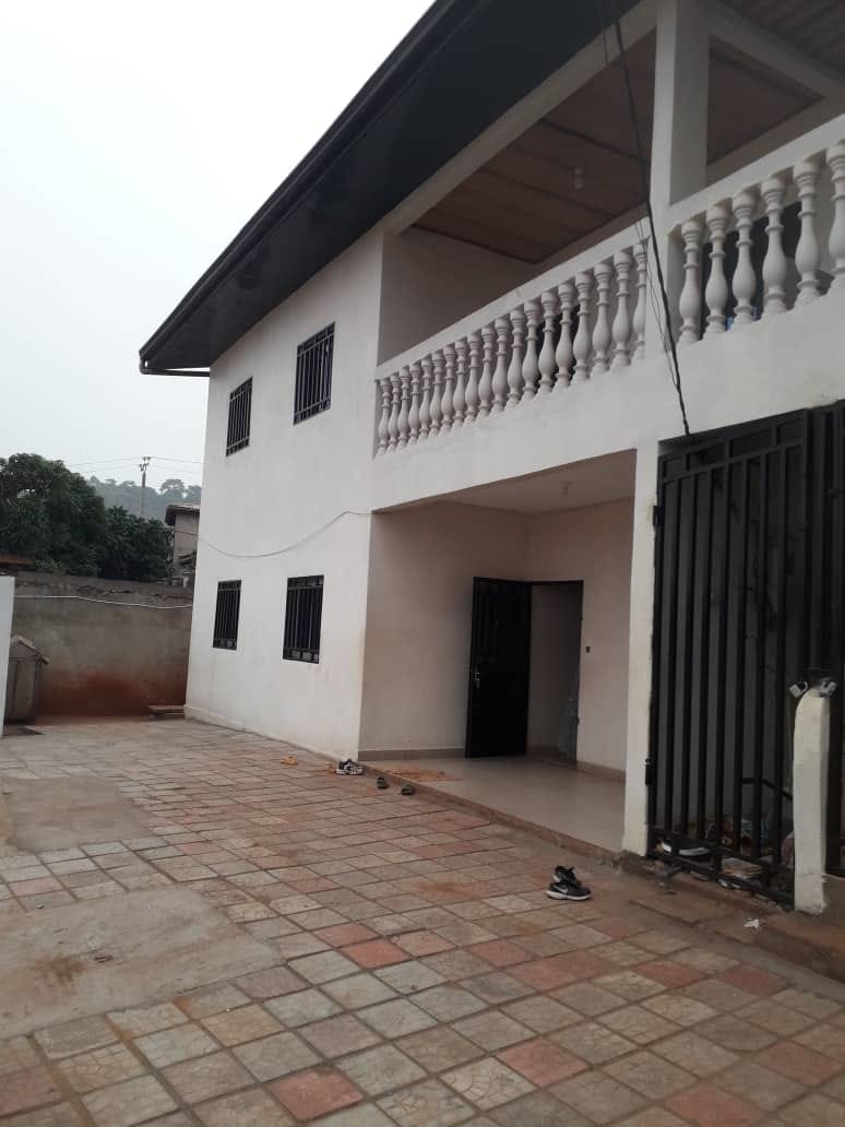 Appartement avec Parking à Mbankolo