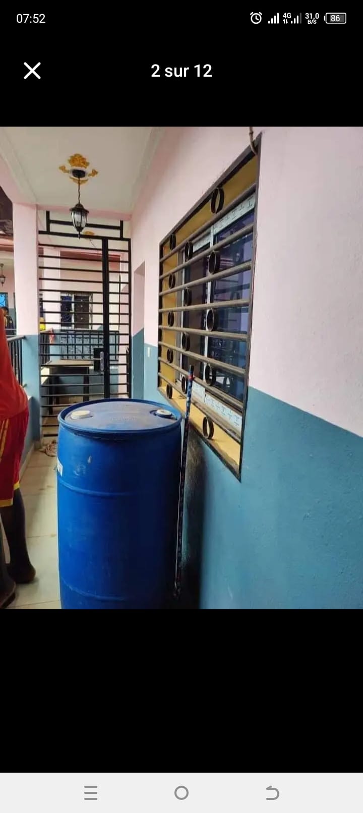 Studio neuf avec parking forage à Nkozoa