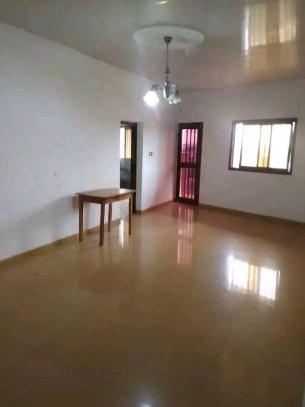 Appartement avec parking à Titi garage