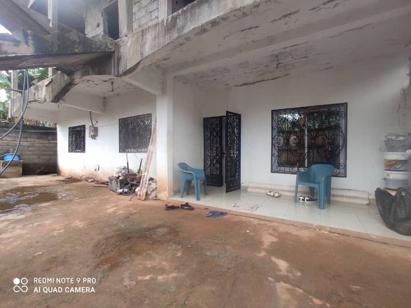 appartement avec forage parking à Nkoabang