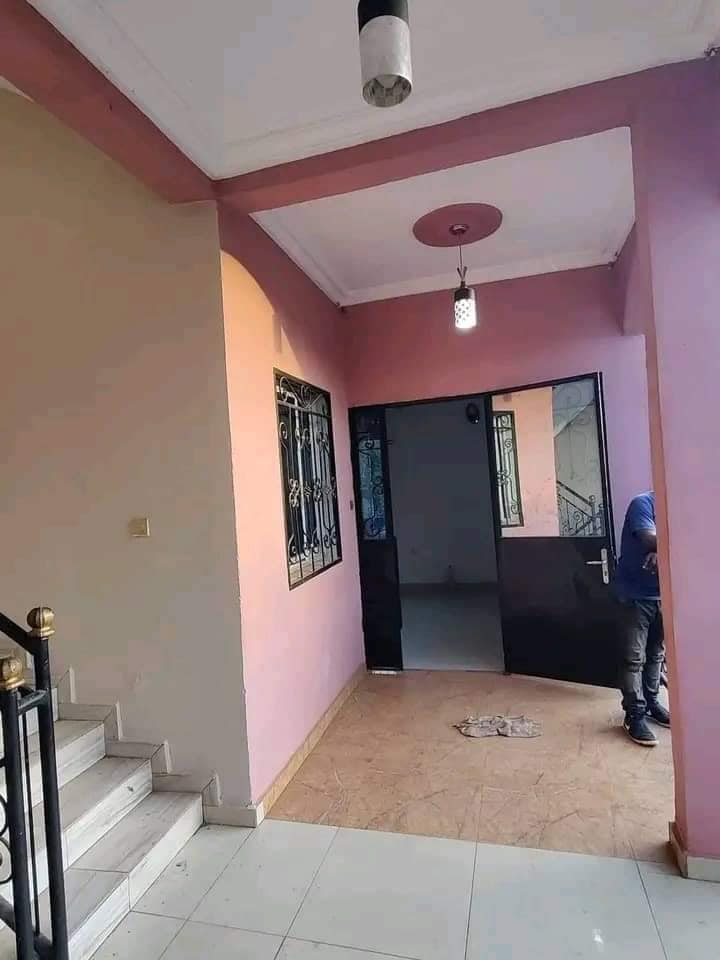 Studio avec gardien forage parking à Ngousso Moto 150F