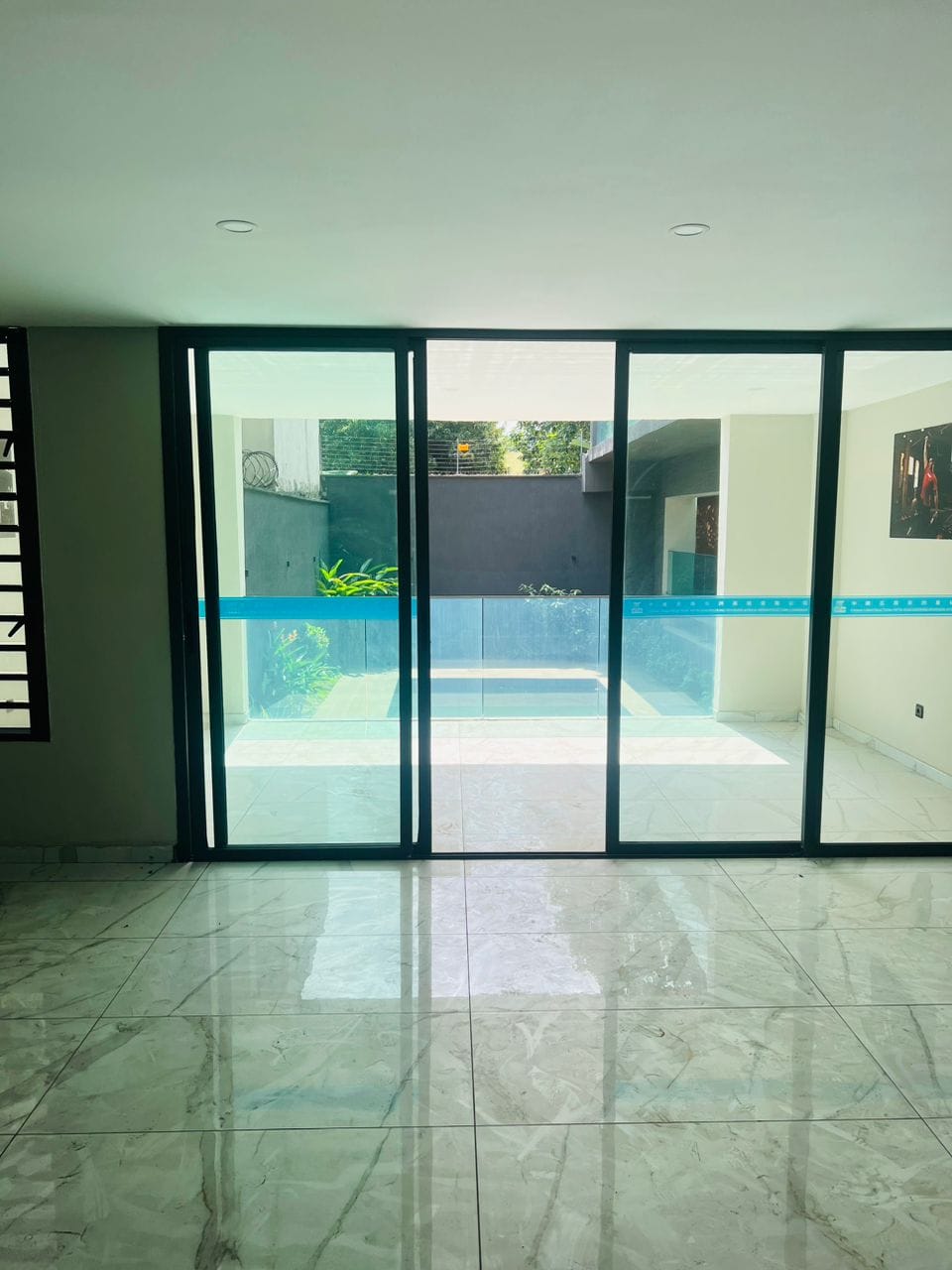 Cocody 2 Plateaux 7e tranche résidentielle; location immeuble R+3 neuf 9appart 4pièces.