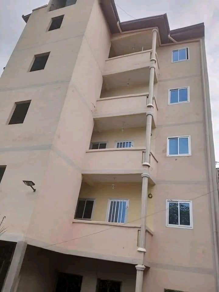 Appartement neuf avec parking à Tsinga village 2 chambres 1 douch. Moto