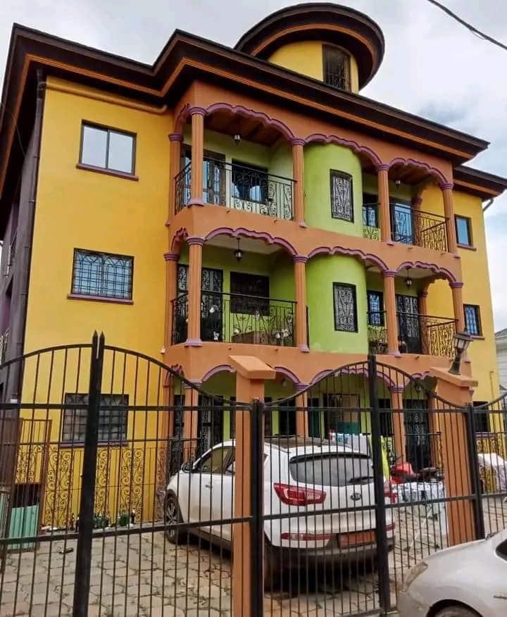 Appartement haut standing avec gardien parking forage à Ngousso.Moto