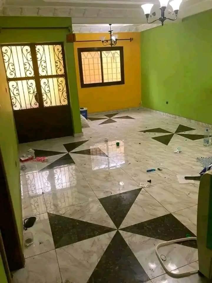 Appartement haut standing avec gardien parking forage à Ngousso.Moto