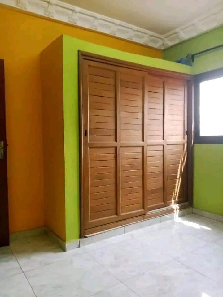 Appartement haut standing avec gardien parking forage à Ngousso.Moto