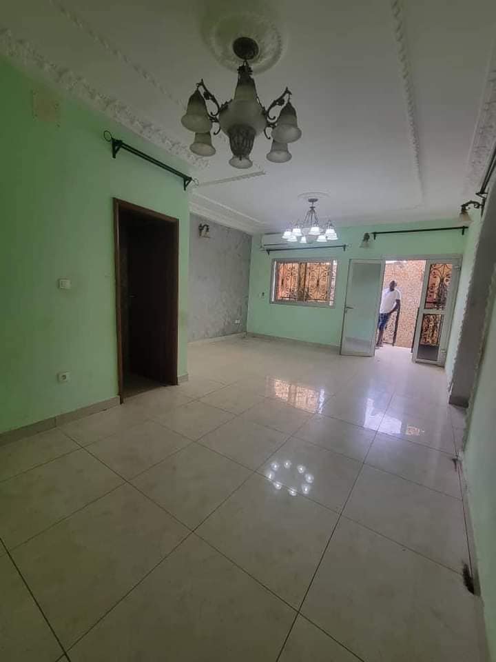 Joli appartement avec clim eau chaude forage parking à Fougerole