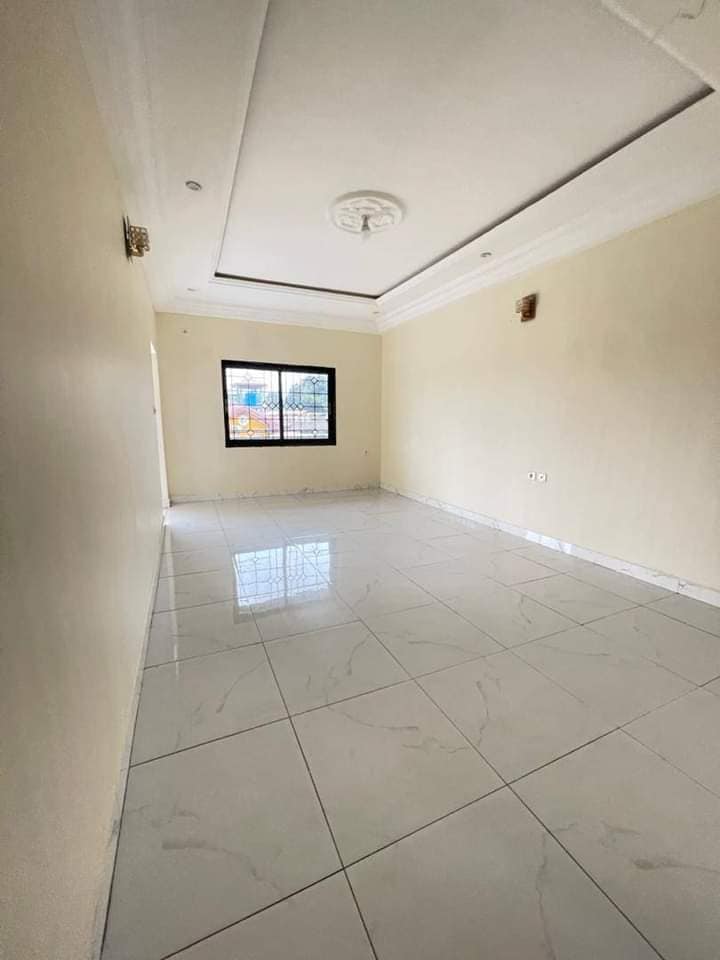 Appartement neuf avec parking forage à Tsinga village