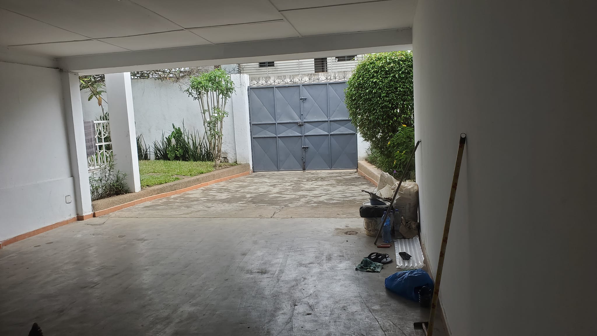 Cocody deux plateaux Duncan, Vente une villa base 5pièces + 2 indépendante.