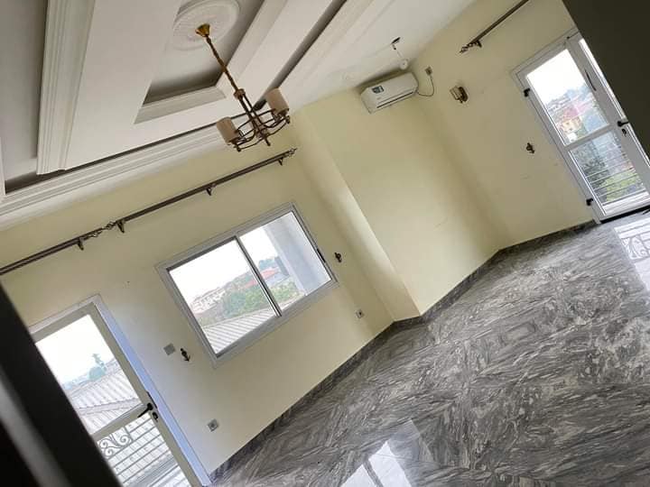 Appartement neuf haut standing à Mimboman avec clim eau chaude parking gardien caméra Appartement neuf haut standing à Mimboman avec clim eau chaude parking gardien caméra