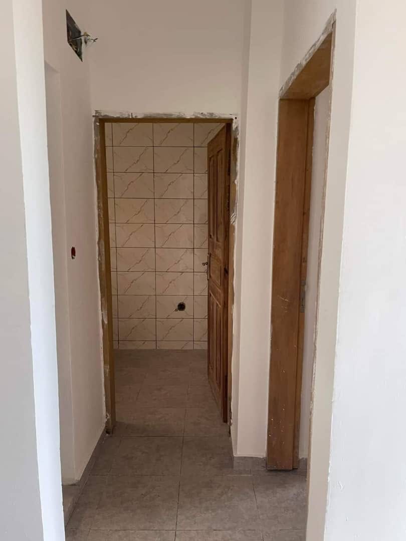 Beau Studio neuf avec parking à Santa Barbara bordure de route